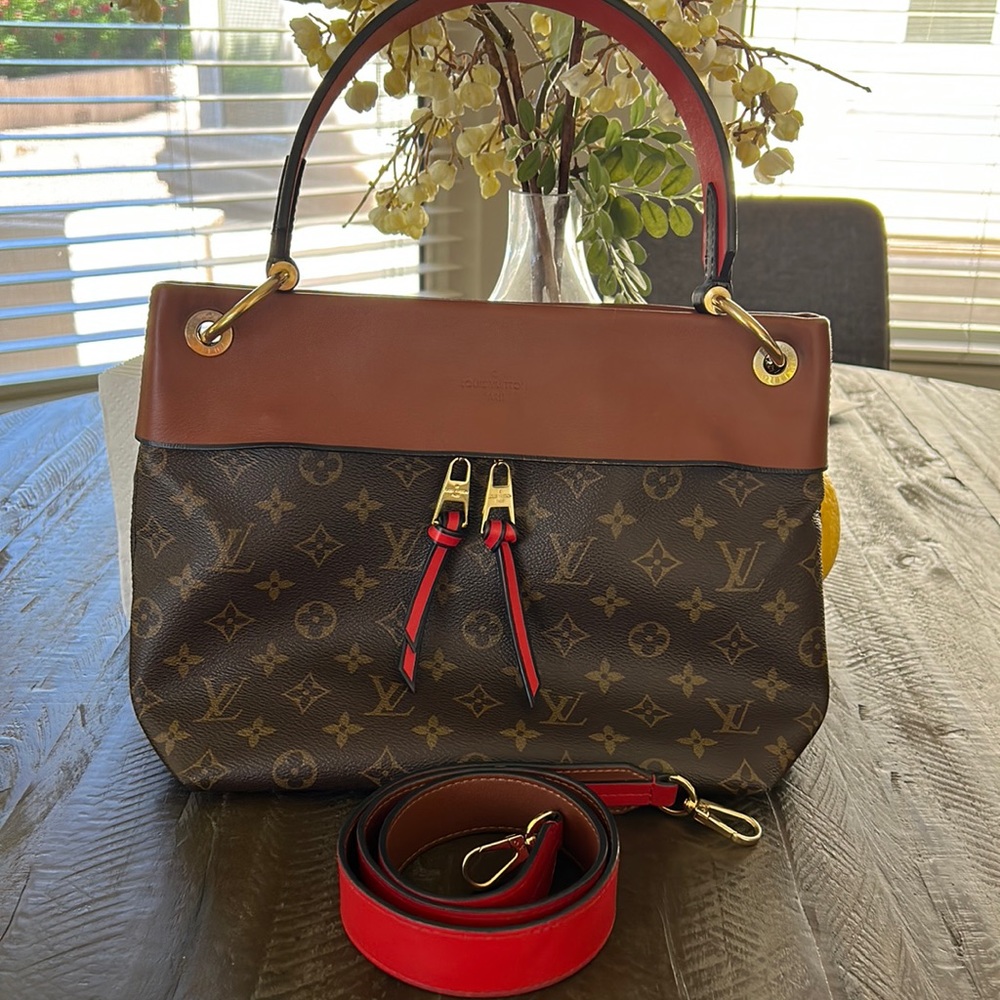 Louis Vuitton Tuileries Besace handbag. Dust bag and Original receipt included.